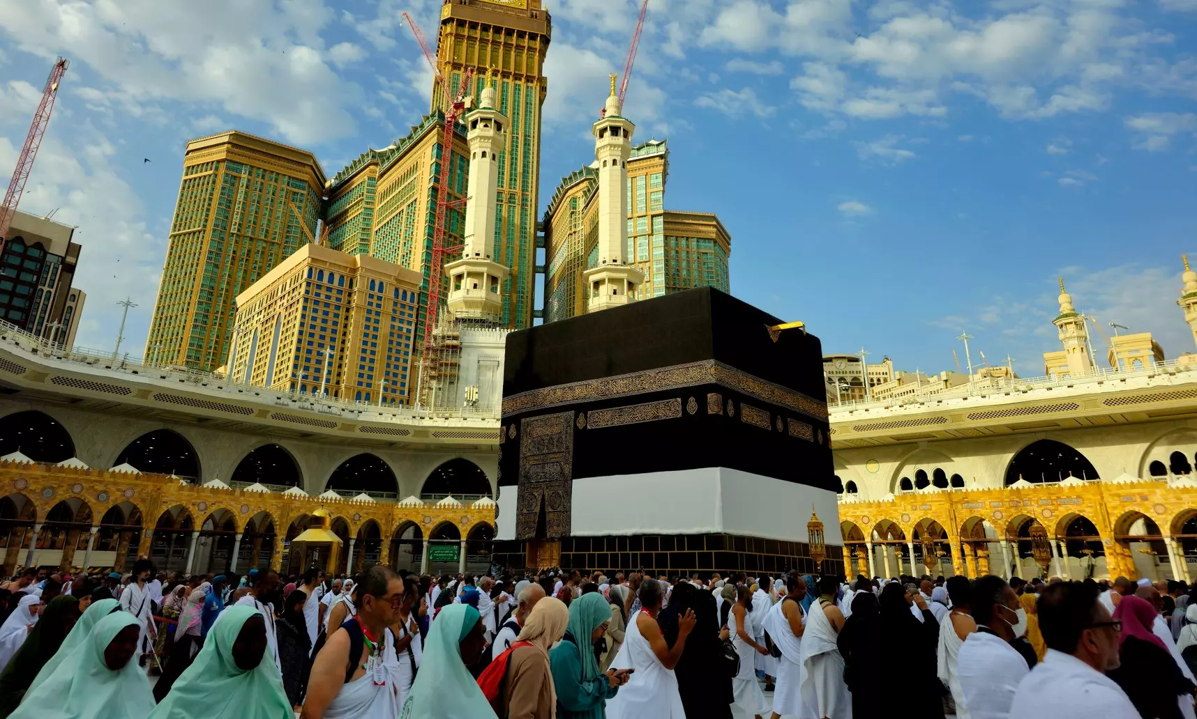 Thousands of Pakistani Haj Pilgrims Left in Limbo Despite Payments