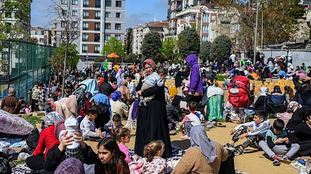 Istanbul Earthquake: 6.2 Magnitude Tremor Shakes City, People Spend Night Outside